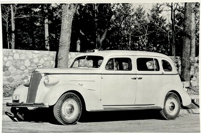 Photo: Long Wheelbase Taxi Photo Main