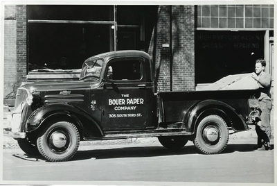 Chevrolet Photo: Pickup Truck, Half Ton Photo Main